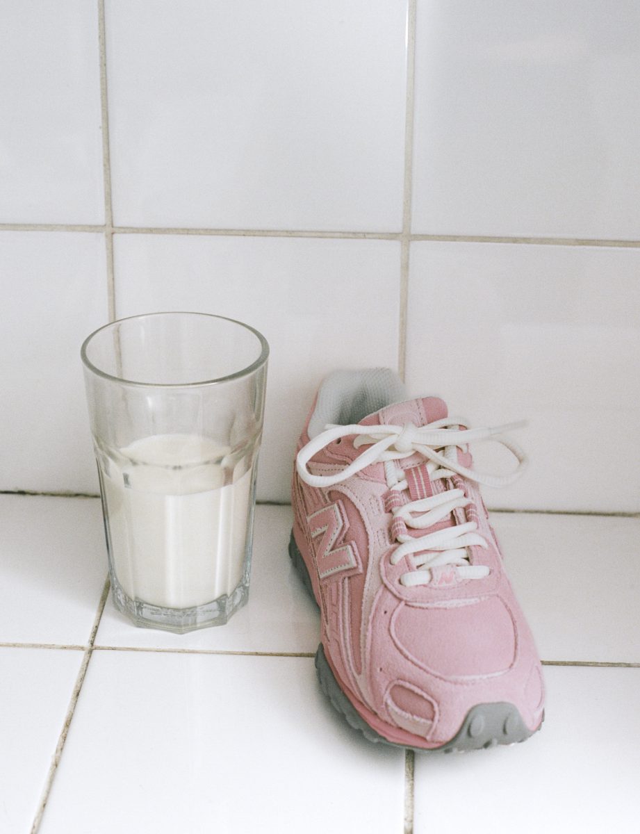 New Balance 204L NAKED Copenhagen Exclusive: A Study in Pink: The New Balance 204L in Soft Pink New Balance 204L NAKED Copenhagen Exclusive: A Study in Pink: The New Balance 204L in Soft Pink Vanity Teen 虚荣青年 Lifestyle & new faces magazine