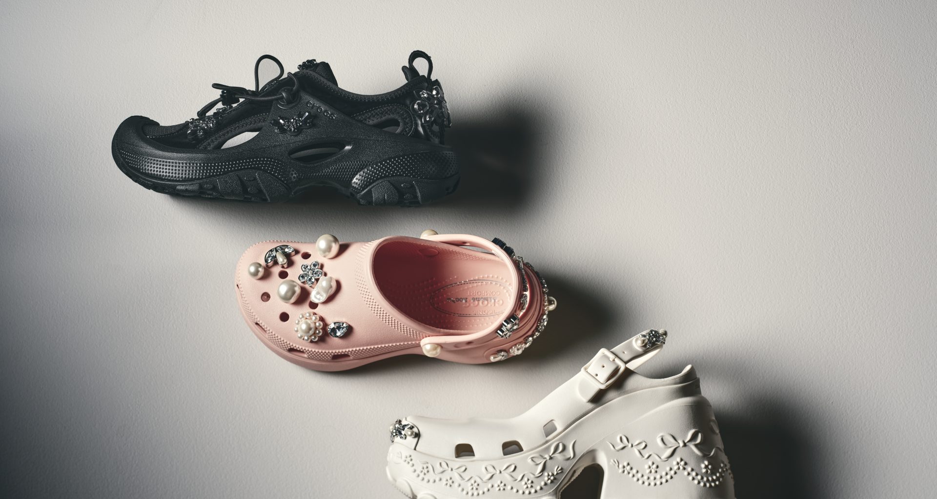 Simone Rocha and Crocs Launches Fourth Collaboration Today Simone Rocha and Crocs Launches Fourth Collaboration Today Vanity Teen 虚荣青年 Lifestyle & new faces magazine
