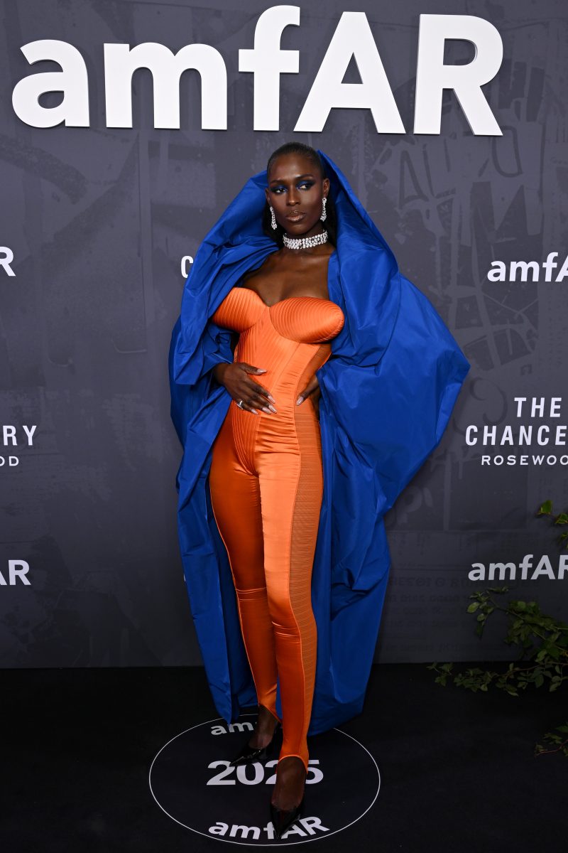 amfAR Raises $2.1 Million at Inaugural London Gala amfAR Raises $2.1 Million at Inaugural London Gala Vanity Teen 虚荣青年 Lifestyle & new faces magazine