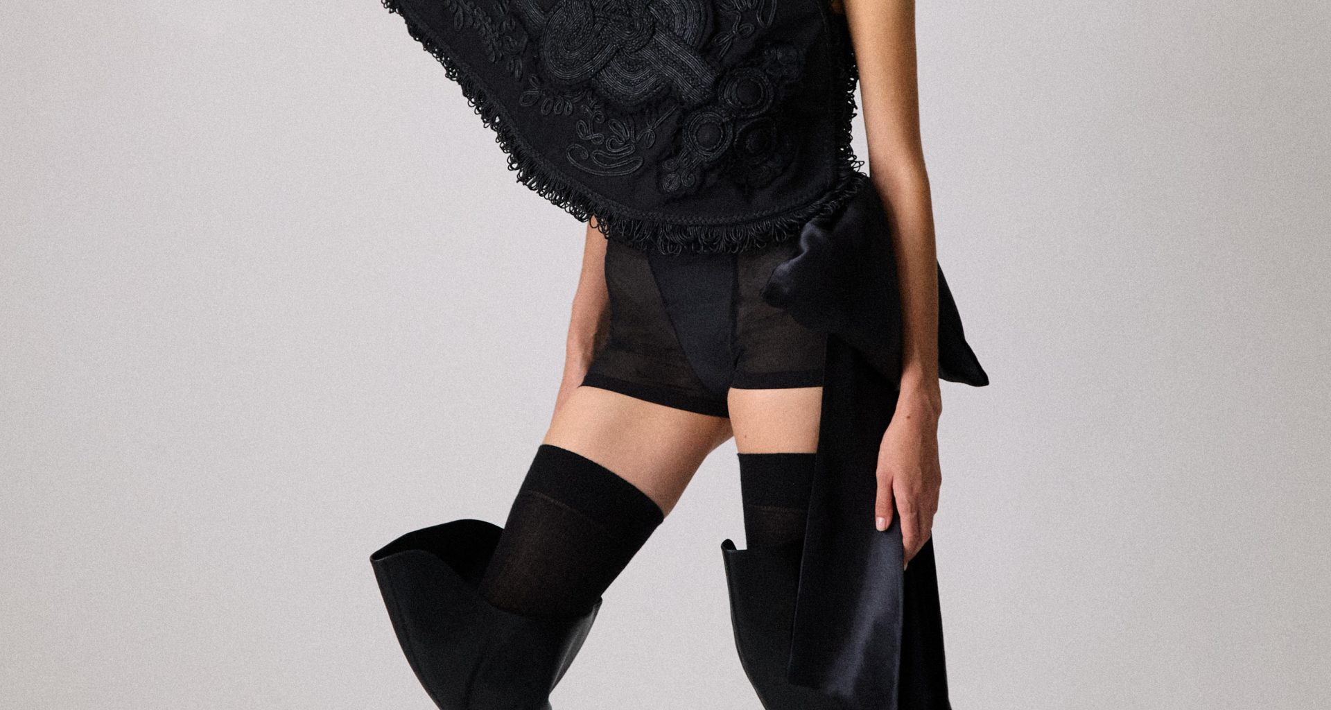 Luis de Javier SS26 collection is inspired by flamenco dancer Rocio Molina Luis de Javier SS26 collection is inspired by flamenco dancer Rocio Molina Vanity Teen 虚荣青年 Lifestyle & new faces magazine