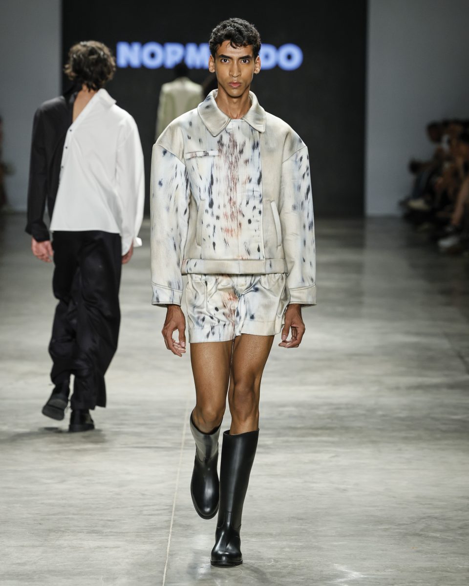 Normando presents a collection inspired by Amazonian myths and fauna, featuring innovational biotechnological dye at SPFW N60 Normando presents a collection inspired by Amazonian myths and fauna, featuring innovational biotechnological dye at SPFW N60 Vanity Teen 虚荣青年 Lifestyle & new faces magazine