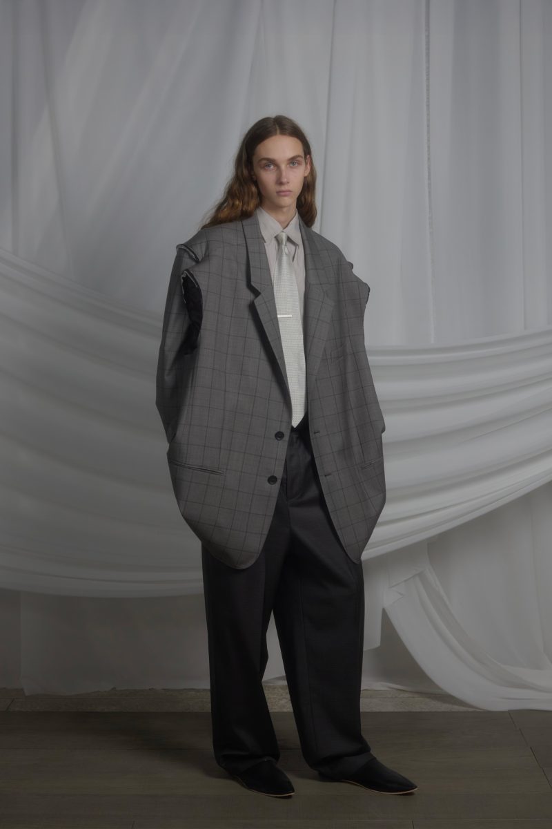 SS26 "ENLIGHTMENT": A new menswear language by MOOHONG SS26 "ENLIGHTMENT": A new menswear language by MOOHONG Vanity Teen 虚荣青年 Lifestyle & new faces magazine