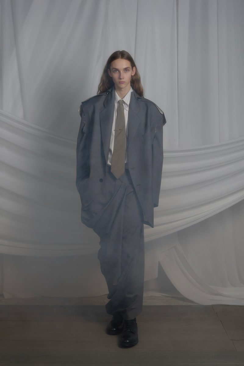 SS26 "ENLIGHTMENT": A new menswear language by MOOHONG SS26 "ENLIGHTMENT": A new menswear language by MOOHONG Vanity Teen 虚荣青年 Lifestyle & new faces magazine