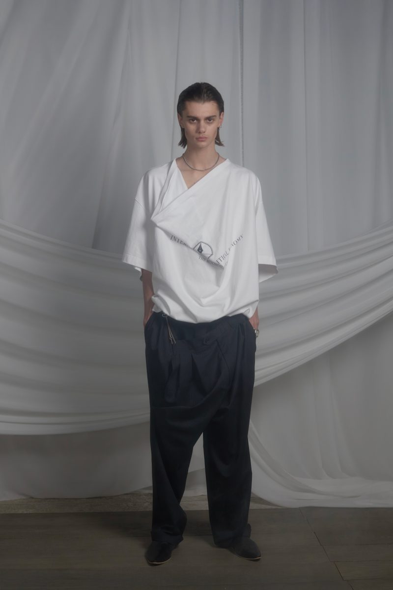 SS26 "ENLIGHTMENT": A new menswear language by MOOHONG SS26 "ENLIGHTMENT": A new menswear language by MOOHONG Vanity Teen 虚荣青年 Lifestyle & new faces magazine