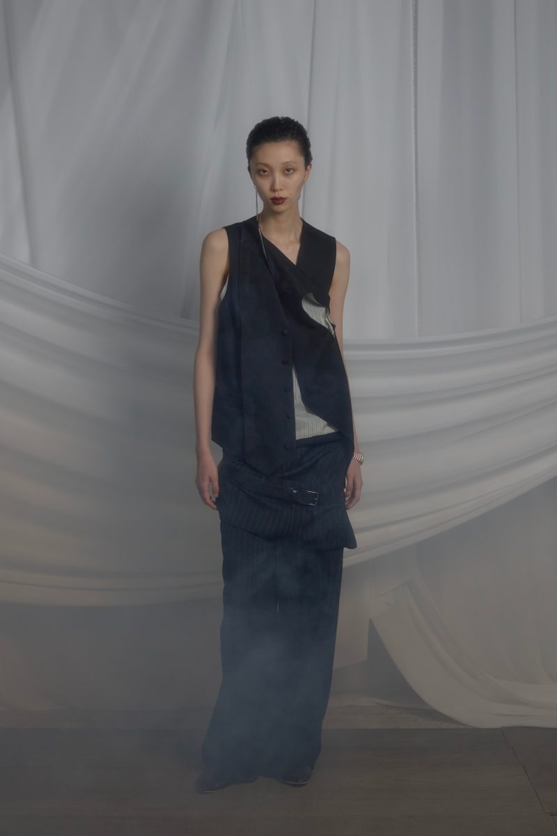 SS26 "ENLIGHTMENT": A new menswear language by MOOHONG SS26 "ENLIGHTMENT": A new menswear language by MOOHONG Vanity Teen 虚荣青年 Lifestyle & new faces magazine