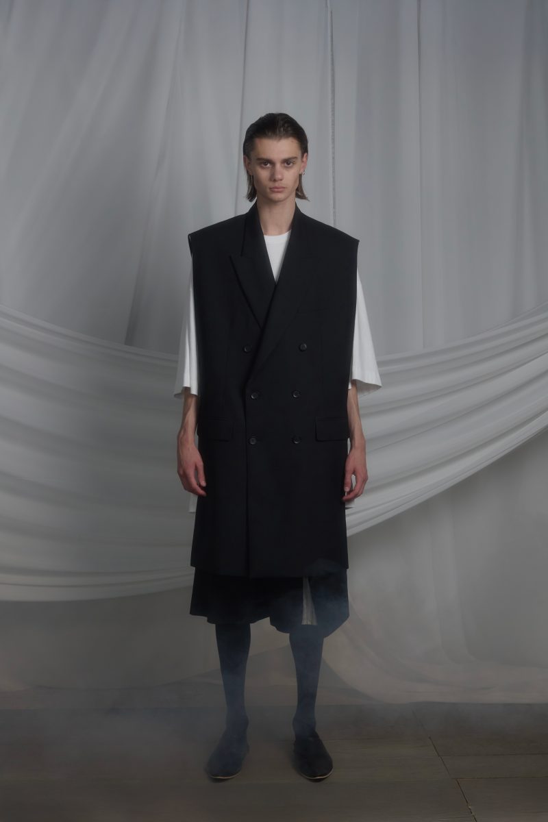 SS26 "ENLIGHTMENT": A new menswear language by MOOHONG SS26 "ENLIGHTMENT": A new menswear language by MOOHONG Vanity Teen 虚荣青年 Lifestyle & new faces magazine