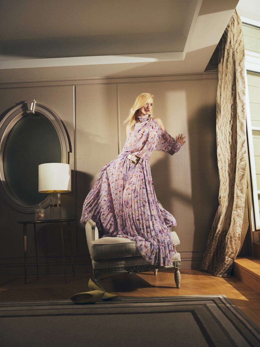 Balmain unveils its Holiday Campaign celebrating the intimate energy of getting ready for a festive night out Vanity Teen 虚荣青年 Lifestyle & new faces magazine Balmain unveils its Holiday Campaign celebrating the intimate energy of getting ready for a festive night out Balmain unveils its Holiday Campaign celebrating the intimate energy of getting ready for a festive night out Vanity Teen 虚荣青年 Lifestyle & new faces magazine