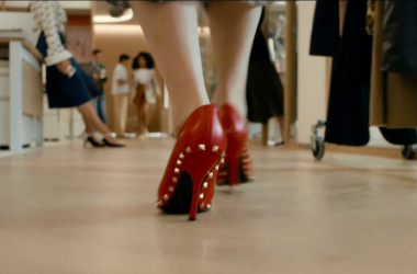 MERYL STREEP WEARS THE VALENTINO GARAVANI ROCKSTUD PUMPS IN "THE DEVIL WEARS PRADA 2" FILM MERYL STREEP WEARS THE VALENTINO GARAVANI ROCKSTUD PUMPS IN "THE DEVIL WEARS PRADA 2" FILM Vanity Teen 虚荣青年 Lifestyle & new faces magazine