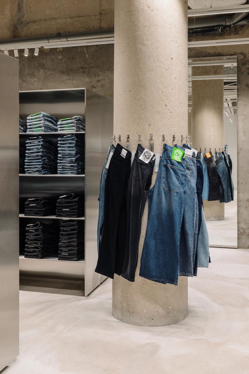 WEEKDAY UNVEILS ITS NEW PARIS SPACE Vanity Teen 虚荣青年 Lifestyle & new faces magazine WEEKDAY UNVEILS ITS NEW PARIS SPACE WEEKDAY UNVEILS ITS NEW PARIS SPACE Vanity Teen 虚荣青年 Lifestyle & new faces magazine