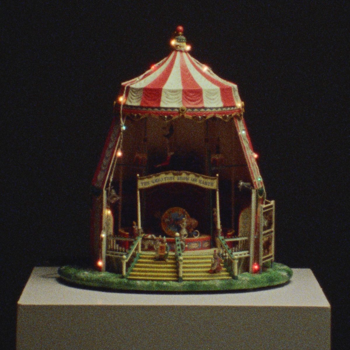 MAISON VALENTINO PRESENTS THE VALENTINO GARAVANI DEVAIN DIGITAL CREATIVE PROJECT: ALBERT PLANELLA MAISON VALENTINO PRESENTS THE VALENTINO GARAVANI DEVAIN DIGITAL CREATIVE PROJECT: ALBERT PLANELLA Vanity Teen 虚荣青年 Lifestyle & new faces magazine