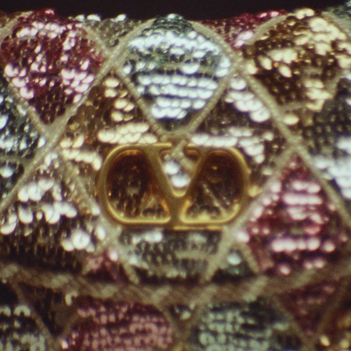 MAISON VALENTINO PRESENTS THE VALENTINO GARAVANI DEVAIN DIGITAL CREATIVE PROJECT: ALBERT PLANELLA MAISON VALENTINO PRESENTS THE VALENTINO GARAVANI DEVAIN DIGITAL CREATIVE PROJECT: ALBERT PLANELLA Vanity Teen 虚荣青年 Lifestyle & new faces magazine