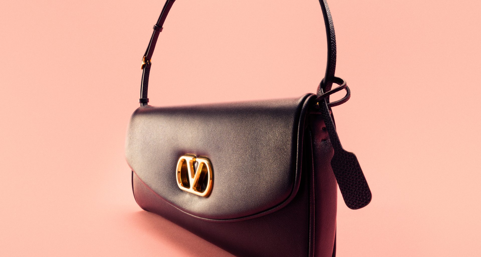 MAISON VALENTINO PRESENTS THE VALENTINO GARAVANI DEVAIN DIGITAL CREATIVE PROJECT: THOMAS ALBDORF MAISON VALENTINO PRESENTS THE VALENTINO GARAVANI DEVAIN DIGITAL CREATIVE PROJECT: THOMAS ALBDORF Vanity Teen 虚荣青年 Lifestyle & new faces magazine