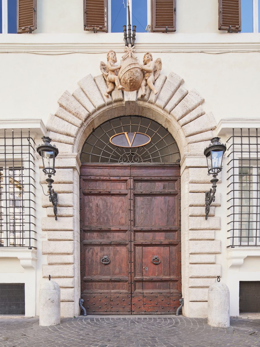 MAISON VALENTINO’S FALL WINTER 2026/27 FASHION SHOW MAISON VALENTINO’S FALL WINTER 2026/27 FASHION SHOW Vanity Teen 虚荣青年 Lifestyle & new faces magazine