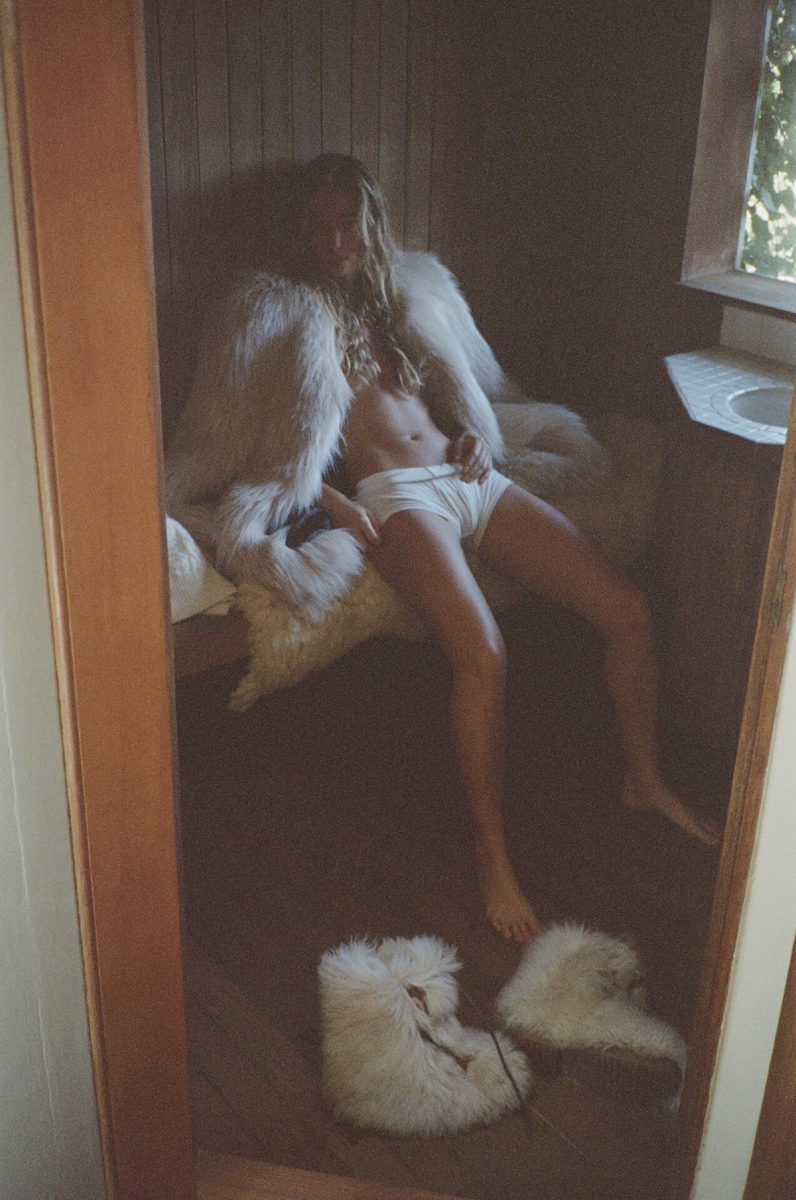 Saint Laurent Rive Droite Launches Monochromatic Snow Edition for the Slopes Saint Laurent Rive Droite Launches Monochromatic Snow Edition for the Slopes Vanity Teen 虚荣青年 Lifestyle & new faces magazine