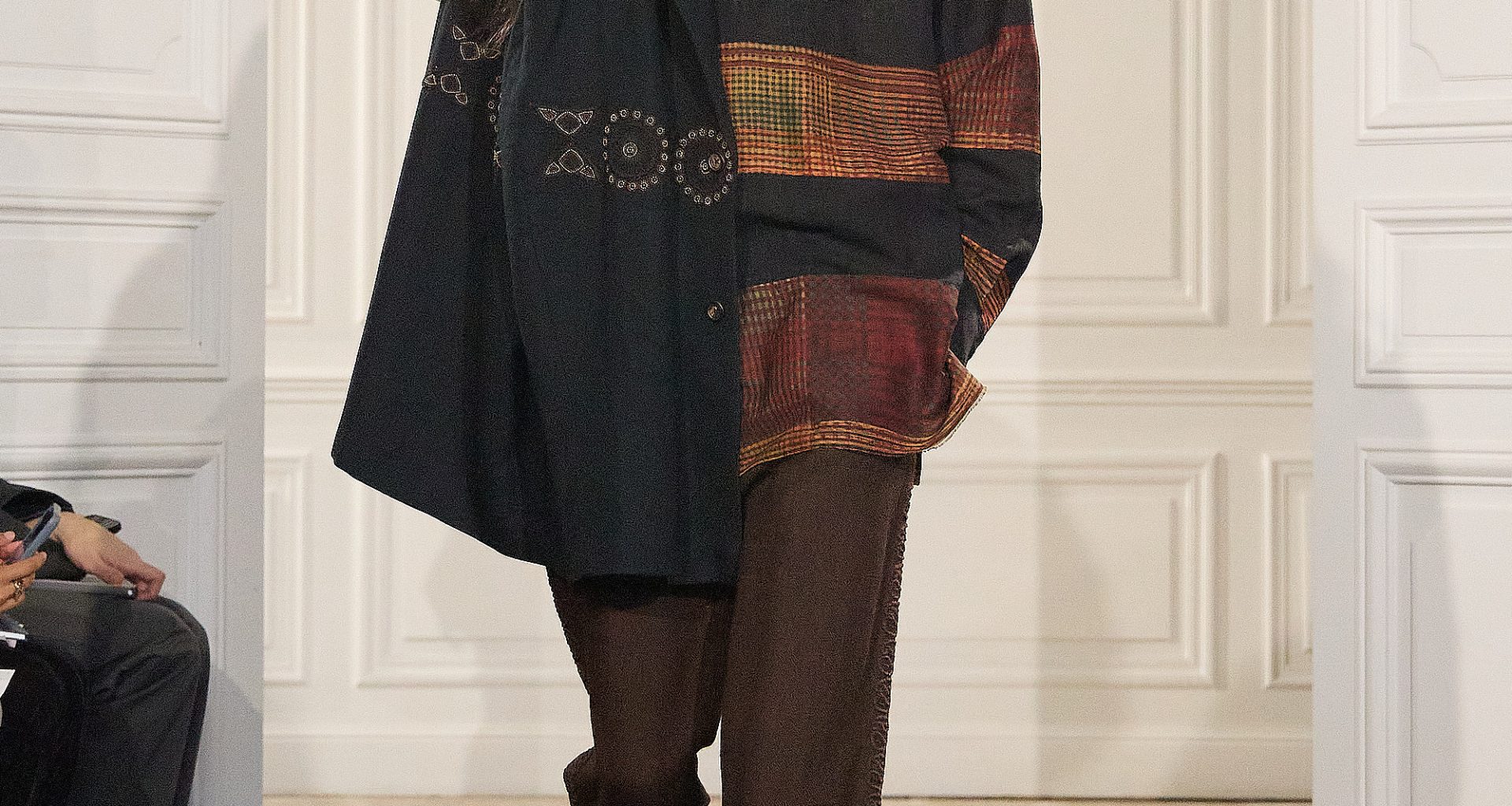 KARTIK RESEARCH PRESENTS FW26 COLLECTION AT PFW - “RAAG” KARTIK RESEARCH PRESENTS FW26 COLLECTION AT PFW - “RAAG” Vanity Teen 虚荣青年 Lifestyle & new faces magazine