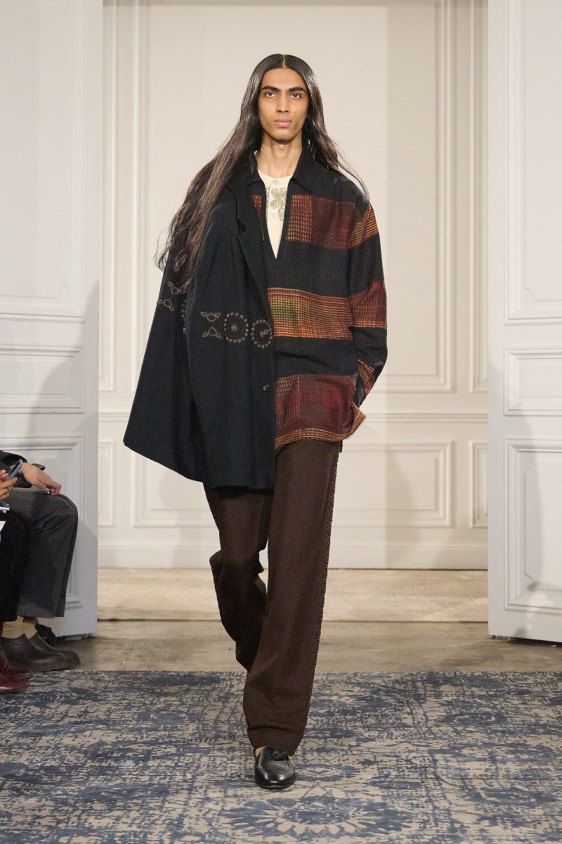KARTIK RESEARCH PRESENTS FW26 COLLECTION AT PFW - “RAAG” KARTIK RESEARCH PRESENTS FW26 COLLECTION AT PFW - “RAAG” Vanity Teen 虚荣青年 Lifestyle & new faces magazine