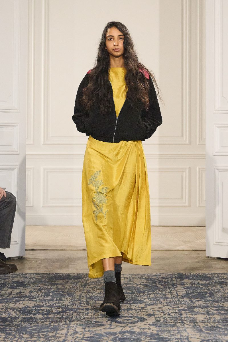 KARTIK RESEARCH PRESENTS FW26 COLLECTION AT PFW - “RAAG” KARTIK RESEARCH PRESENTS FW26 COLLECTION AT PFW - “RAAG” Vanity Teen 虚荣青年 Lifestyle & new faces magazine