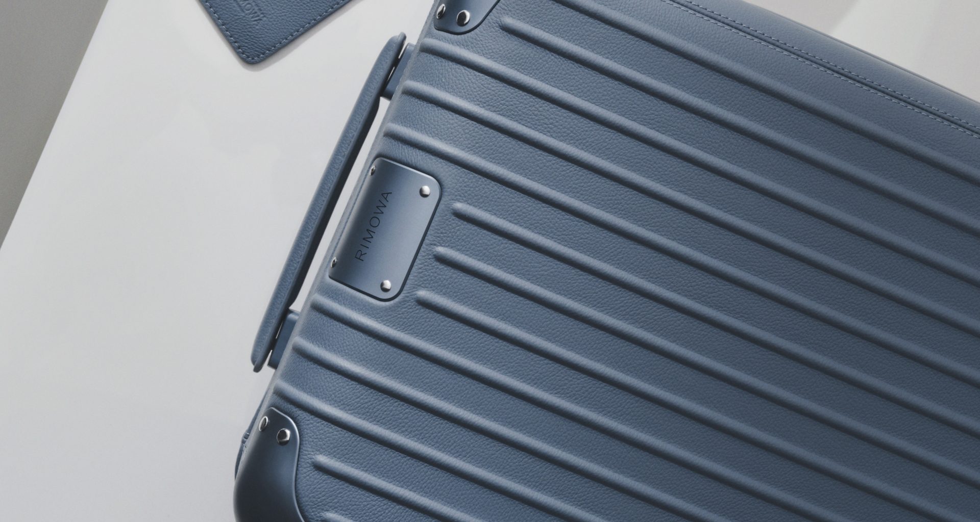 RIMOWA opens the new year with a soft powder blue hue across its Distinct, Original, Twist & Personal ranges RIMOWA opens the new year with a soft powder blue hue across its Distinct, Original, Twist & Personal ranges Vanity Teen 虚荣青年 Lifestyle & new faces magazine