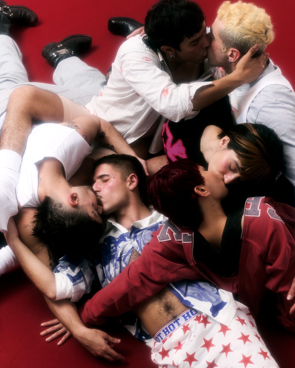 GIVE ME A BREAK: KISS ME LIKE YOU MEAN IT - CARNE BOLLENTE SS26 CAMPAIGN GIVE ME A BREAK: KISS ME LIKE YOU MEAN IT - CARNE BOLLENTE SS26 CAMPAIGN Vanity Teen 虚荣青年 Lifestyle & new faces magazine