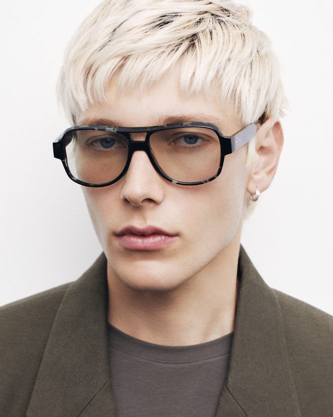 EMMANUELLE KHANH OPENS A NEW CHAPTER EMMANUELLE KHANH OPENS A NEW CHAPTER Vanity Teen 虚荣青年 Lifestyle & new faces magazine