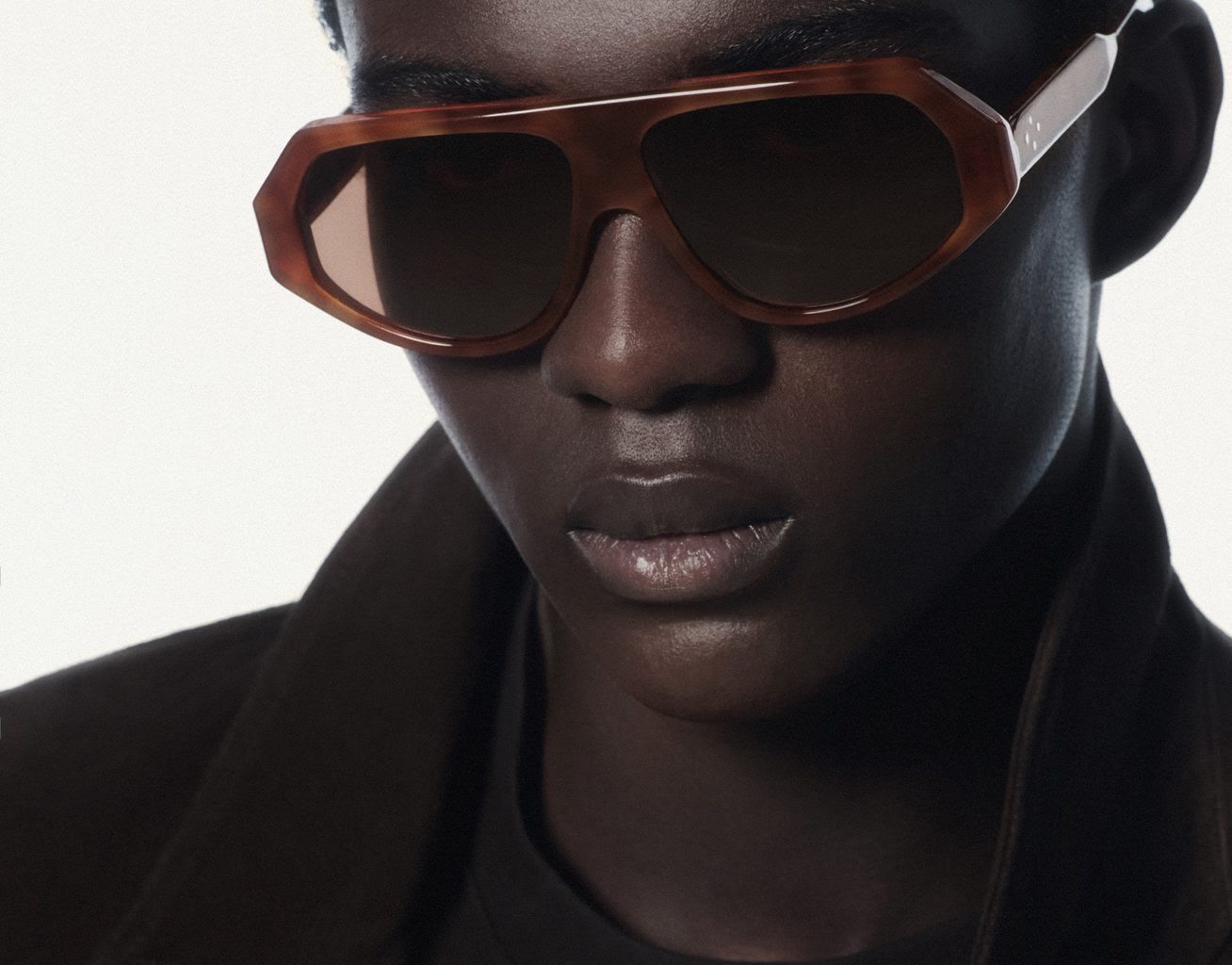 EMMANUELLE KHANH OPENS A NEW CHAPTER EMMANUELLE KHANH OPENS A NEW CHAPTER Vanity Teen 虚荣青年 Lifestyle & new faces magazine