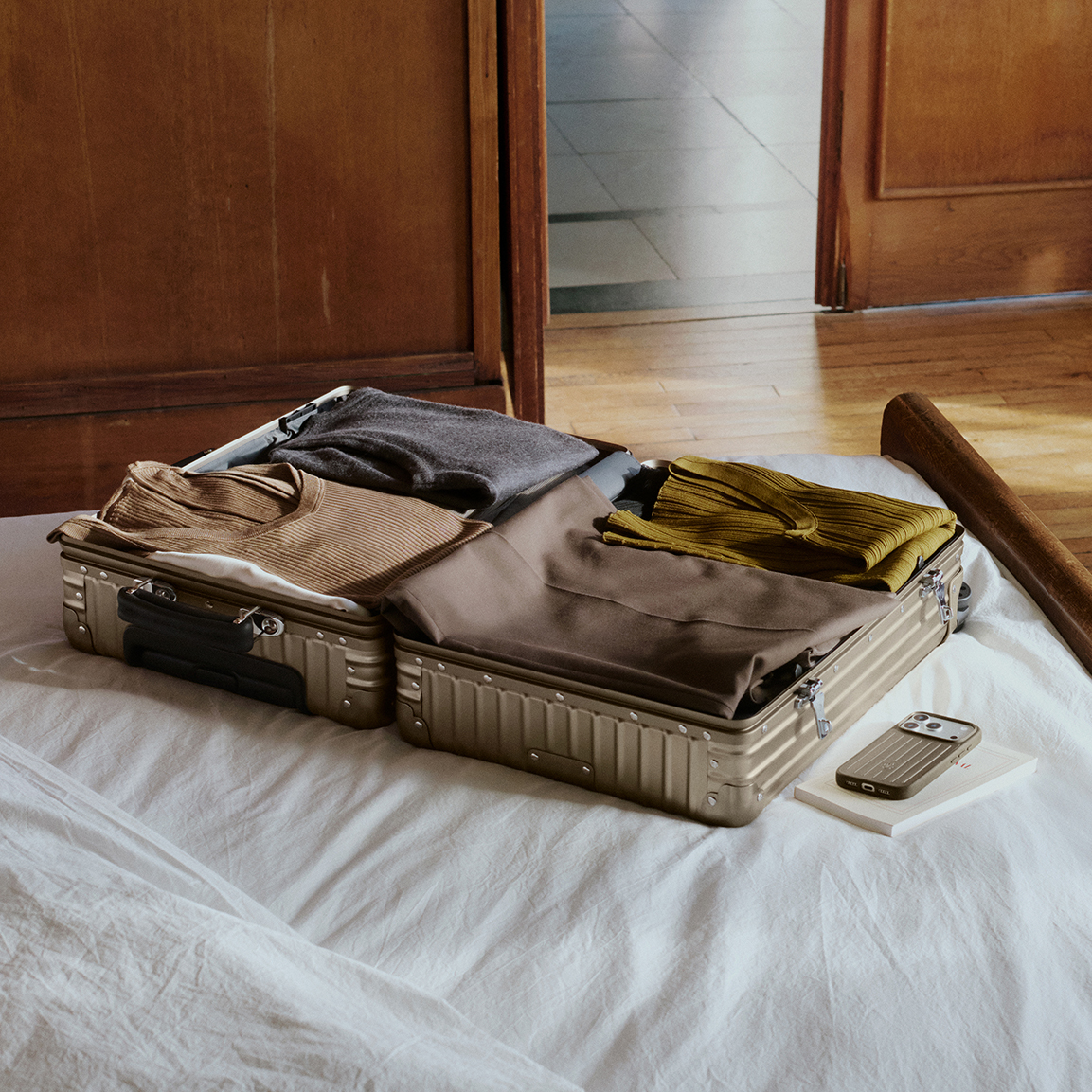 RIMOWA’S SIGNATURE TITANIUM HUE JOINS  THE ICONIC CLASSIC RANGE   RIMOWA’S SIGNATURE TITANIUM HUE JOINS  THE ICONIC CLASSIC RANGE   Vanity Teen 虚荣青年 Lifestyle & new faces magazine