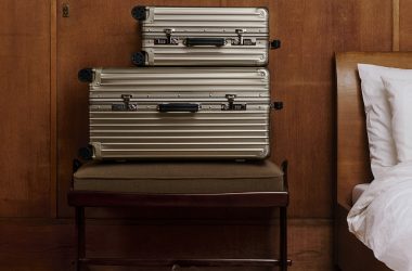 RIMOWA’S SIGNATURE TITANIUM HUE JOINS  THE ICONIC CLASSIC RANGE   RIMOWA’S SIGNATURE TITANIUM HUE JOINS  THE ICONIC CLASSIC RANGE   Vanity Teen 虚荣青年 Lifestyle & new faces magazine