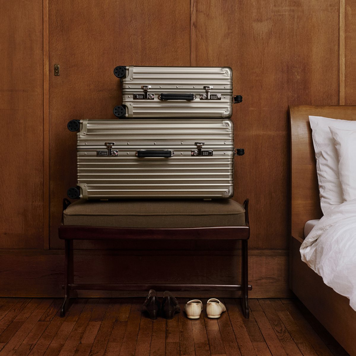 RIMOWA’S SIGNATURE TITANIUM HUE JOINS  THE ICONIC CLASSIC RANGE   RIMOWA’S SIGNATURE TITANIUM HUE JOINS  THE ICONIC CLASSIC RANGE   Vanity Teen 虚荣青年 Lifestyle & new faces magazine
