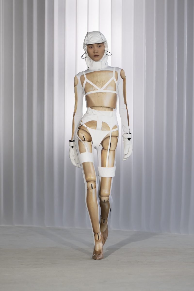 On Our Radar: Jean Paul Gaultier FW26 — Duran Lantink Turns the House Upside Down On Our Radar: Jean Paul Gaultier FW26 — Duran Lantink Turns the House Upside Down Vanity Teen 虚荣青年 Lifestyle & new faces magazine