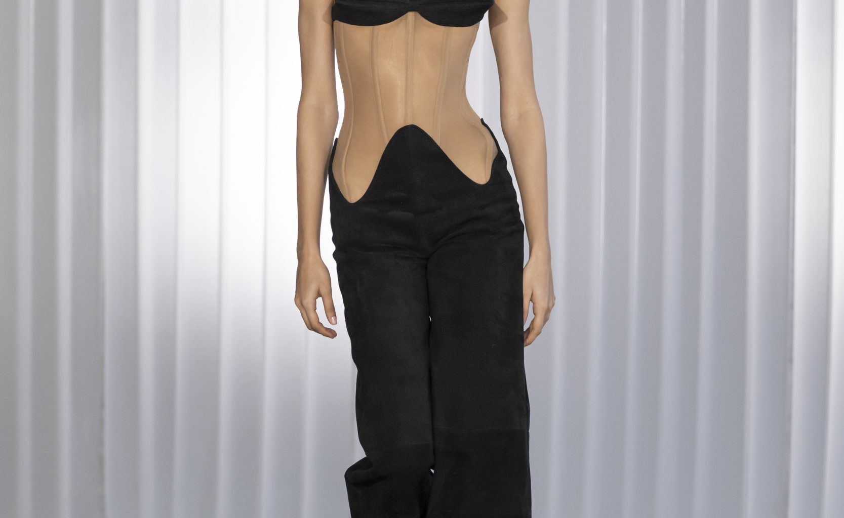 On Our Radar: Jean Paul Gaultier FW26 — Duran Lantink Turns the House Upside Down On Our Radar: Jean Paul Gaultier FW26 — Duran Lantink Turns the House Upside Down Vanity Teen 虚荣青年 Lifestyle & new faces magazine