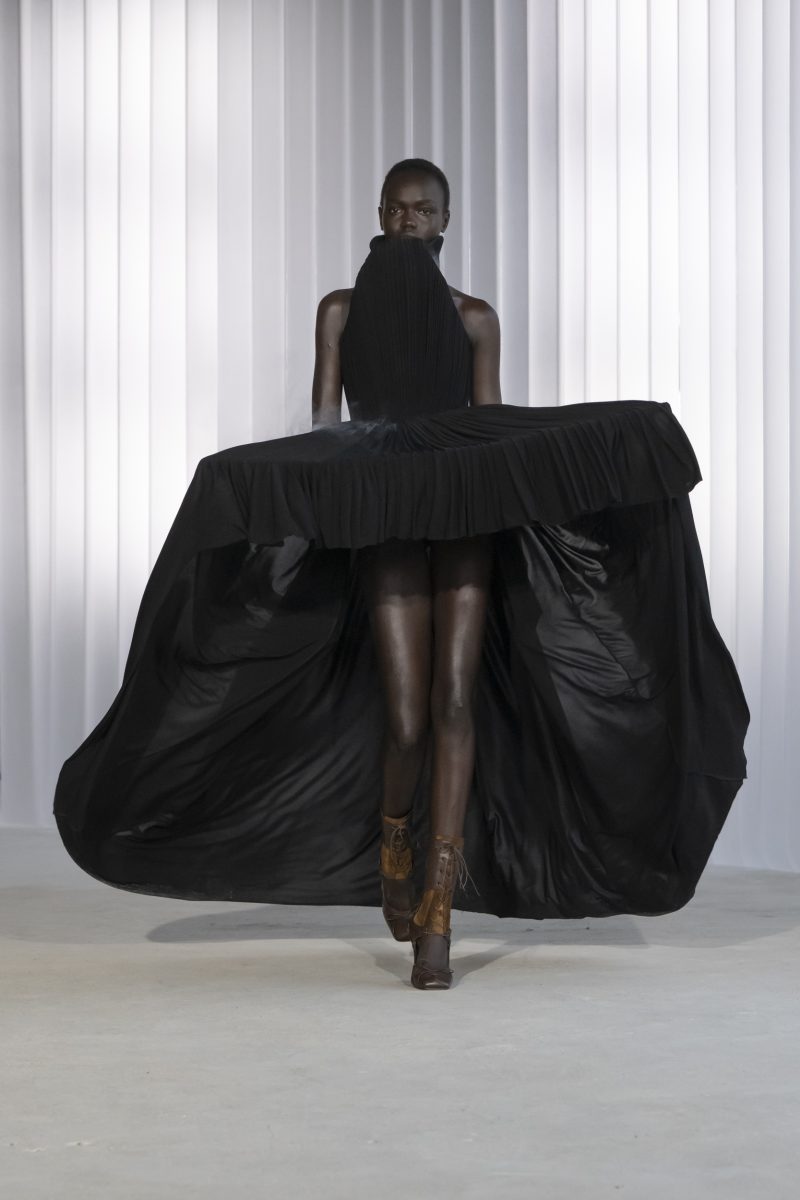 On Our Radar: Jean Paul Gaultier FW26 — Duran Lantink Turns the House Upside Down On Our Radar: Jean Paul Gaultier FW26 — Duran Lantink Turns the House Upside Down Vanity Teen 虚荣青年 Lifestyle & new faces magazine