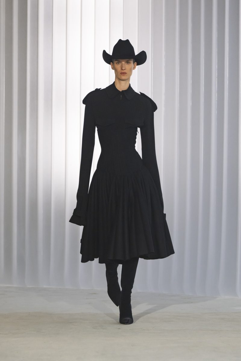 On Our Radar: Jean Paul Gaultier FW26 — Duran Lantink Turns the House Upside Down On Our Radar: Jean Paul Gaultier FW26 — Duran Lantink Turns the House Upside Down Vanity Teen 虚荣青年 Lifestyle & new faces magazine