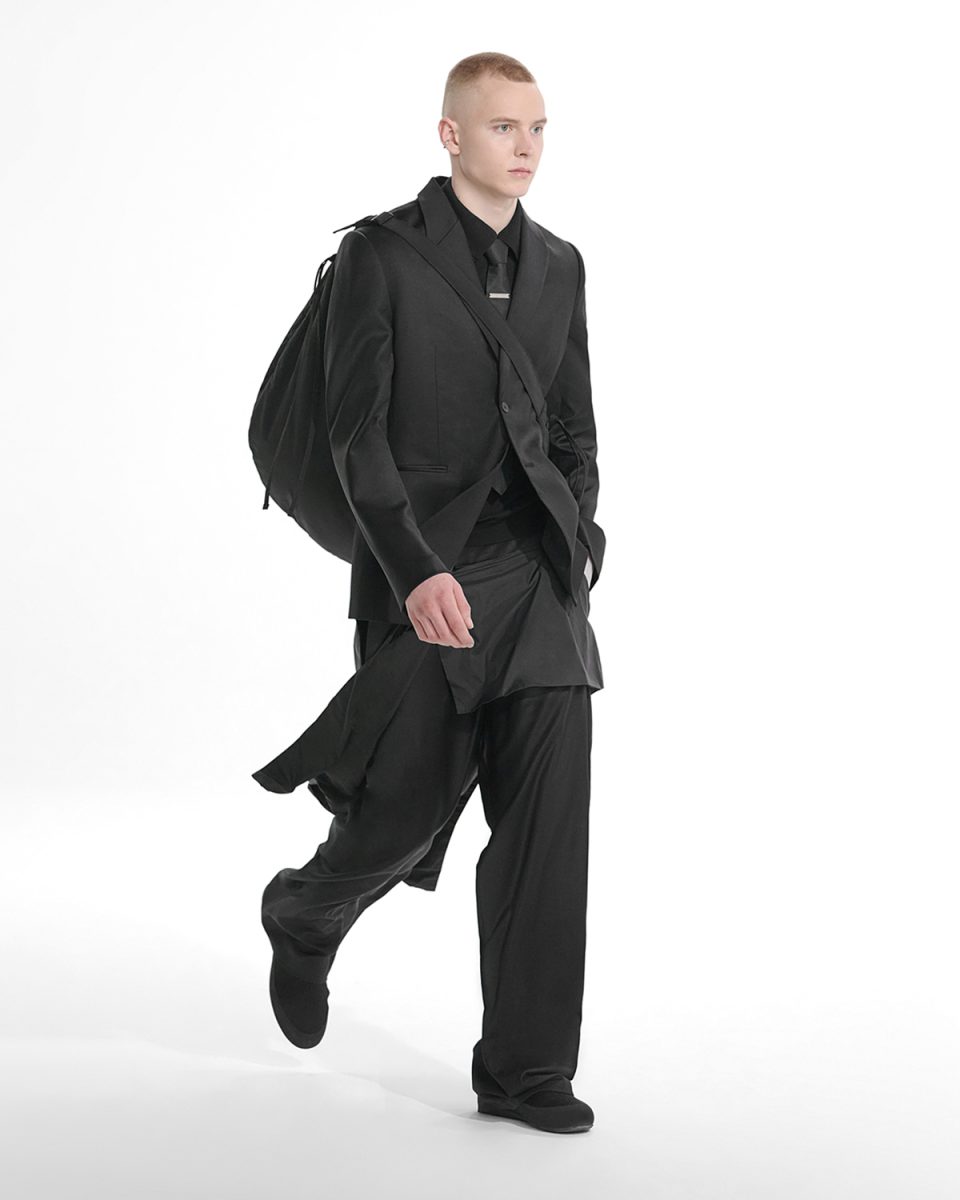 EQUINE: Riding the Edge of Summer with Heliot Emil SS26 EQUINE: Riding the Edge of Summer with Heliot Emil SS26 Vanity Teen 虚荣青年 Lifestyle & new faces magazine