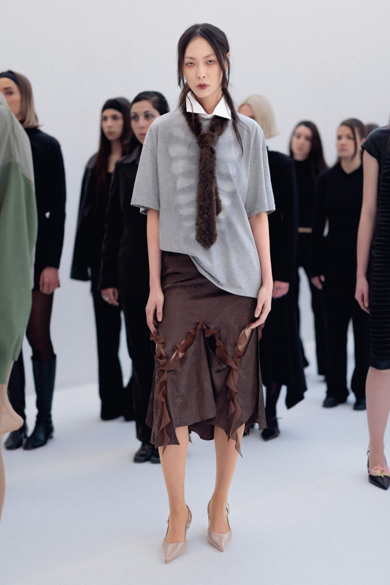 CRASH TEST FEMININITY: Beate Karlsson’s AVAVAV Fall/Winter 2026 at Milan Fashion Week Turns System Failure into Spectacle Vanity Teen 虚荣青年 Lifestyle & new faces magazine CRASH TEST FEMININITY: Beate Karlsson’s AVAVAV Fall/Winter 2026 at Milan Fashion Week Turns System Failure into Spectacle CRASH TEST FEMININITY: Beate Karlsson’s AVAVAV Fall/Winter 2026 at Milan Fashion Week Turns System Failure into Spectacle Vanity Teen 虚荣青年 Lifestyle & new faces magazine