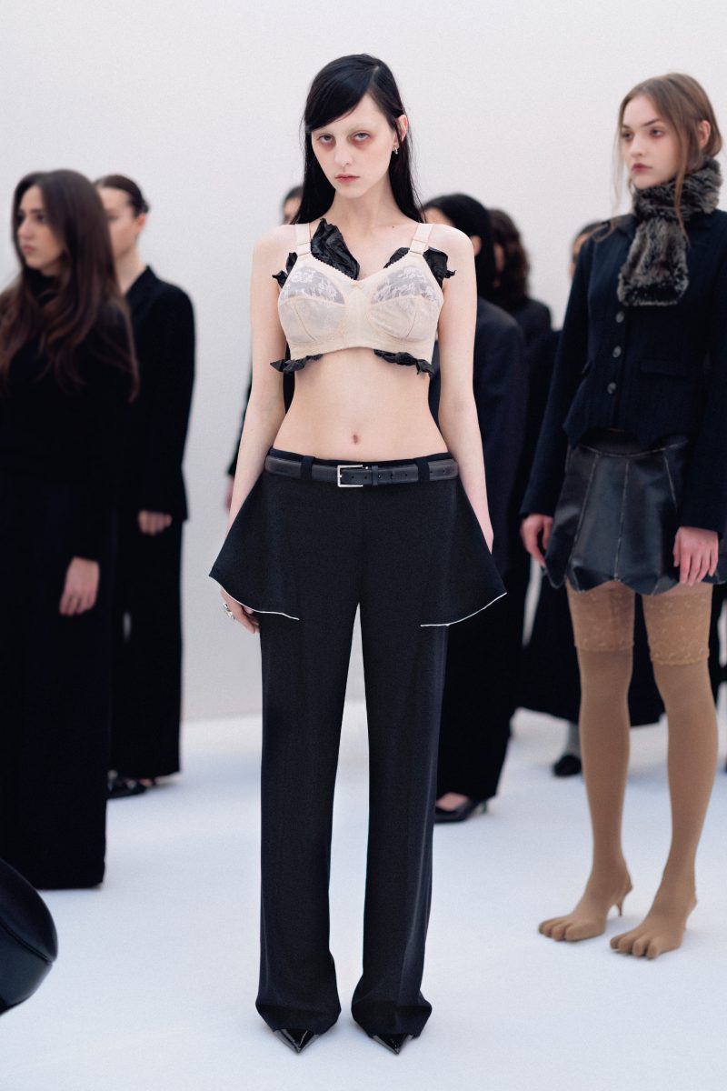 CRASH TEST FEMININITY: Beate Karlsson’s AVAVAV Fall/Winter 2026 at Milan Fashion Week Turns System Failure into Spectacle Vanity Teen 虚荣青年 Lifestyle & new faces magazine CRASH TEST FEMININITY: Beate Karlsson’s AVAVAV Fall/Winter 2026 at Milan Fashion Week Turns System Failure into Spectacle CRASH TEST FEMININITY: Beate Karlsson’s AVAVAV Fall/Winter 2026 at Milan Fashion Week Turns System Failure into Spectacle Vanity Teen 虚荣青年 Lifestyle & new faces magazine