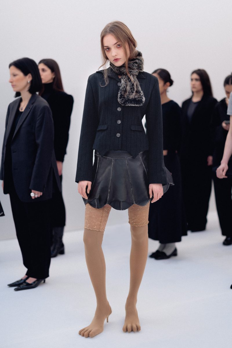 CRASH TEST FEMININITY: Beate Karlsson’s AVAVAV Fall/Winter 2026 at Milan Fashion Week Turns System Failure into Spectacle Vanity Teen 虚荣青年 Lifestyle & new faces magazine CRASH TEST FEMININITY: Beate Karlsson’s AVAVAV Fall/Winter 2026 at Milan Fashion Week Turns System Failure into Spectacle CRASH TEST FEMININITY: Beate Karlsson’s AVAVAV Fall/Winter 2026 at Milan Fashion Week Turns System Failure into Spectacle Vanity Teen 虚荣青年 Lifestyle & new faces magazine