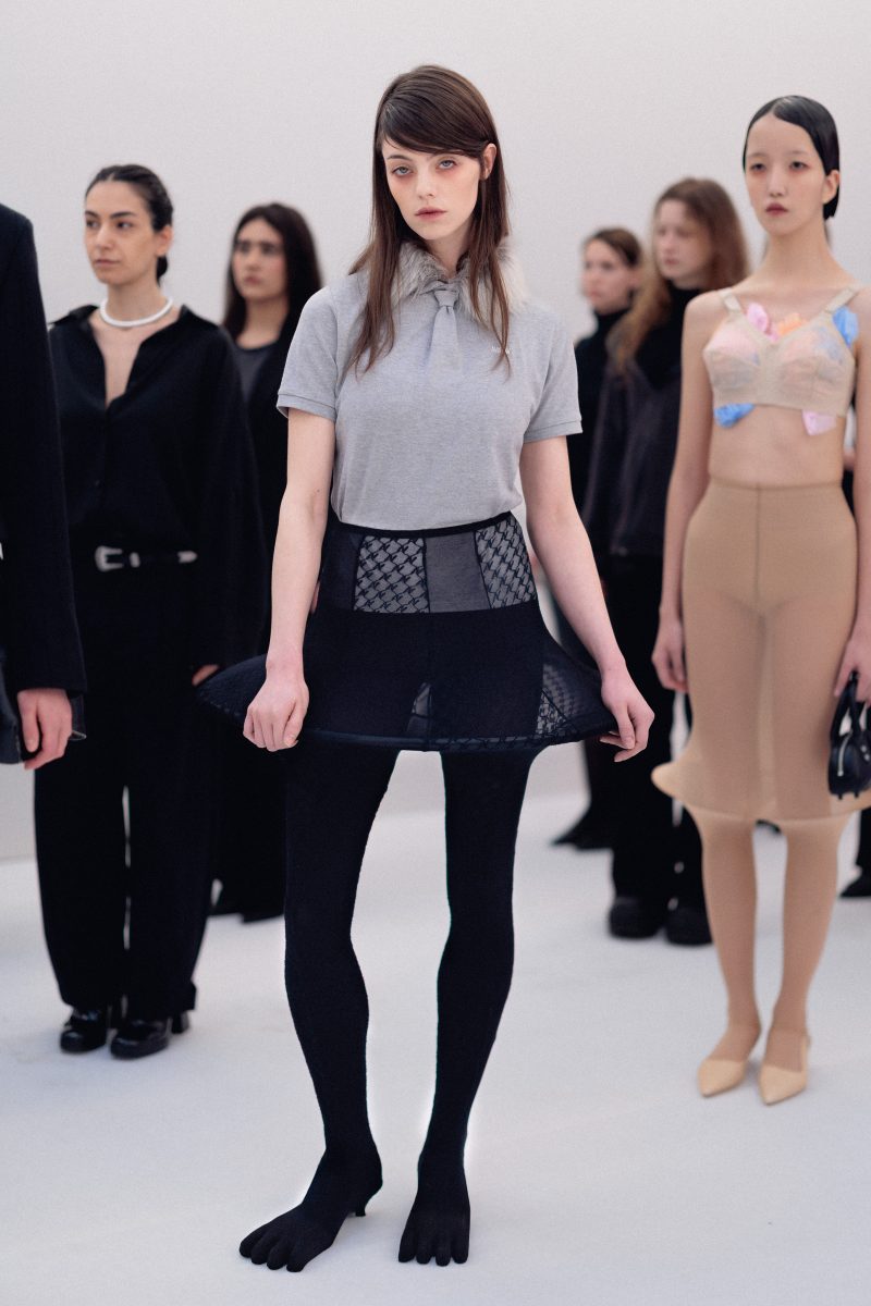 CRASH TEST FEMININITY: Beate Karlsson’s AVAVAV Fall/Winter 2026 at Milan Fashion Week Turns System Failure into Spectacle Vanity Teen 虚荣青年 Lifestyle & new faces magazine CRASH TEST FEMININITY: Beate Karlsson’s AVAVAV Fall/Winter 2026 at Milan Fashion Week Turns System Failure into Spectacle CRASH TEST FEMININITY: Beate Karlsson’s AVAVAV Fall/Winter 2026 at Milan Fashion Week Turns System Failure into Spectacle Vanity Teen 虚荣青年 Lifestyle & new faces magazine