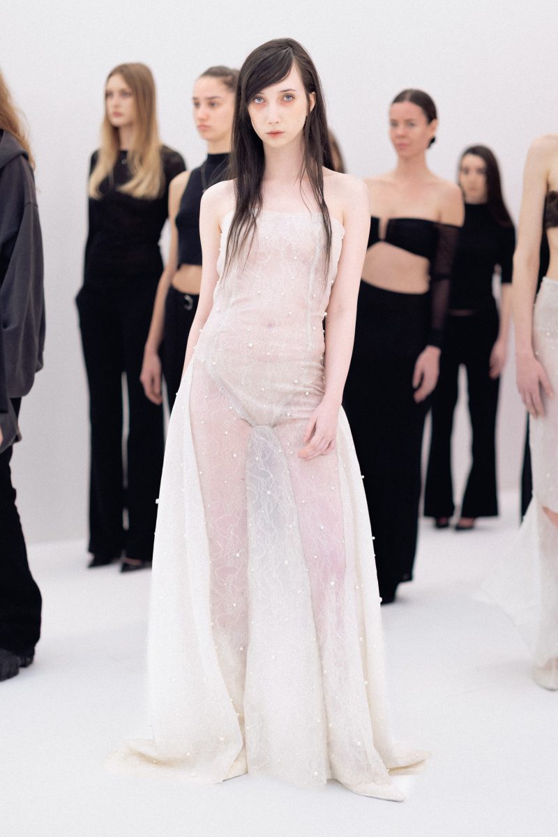 CRASH TEST FEMININITY: Beate Karlsson’s AVAVAV Fall/Winter 2026 at Milan Fashion Week Turns System Failure into Spectacle Vanity Teen 虚荣青年 Lifestyle & new faces magazine CRASH TEST FEMININITY: Beate Karlsson’s AVAVAV Fall/Winter 2026 at Milan Fashion Week Turns System Failure into Spectacle CRASH TEST FEMININITY: Beate Karlsson’s AVAVAV Fall/Winter 2026 at Milan Fashion Week Turns System Failure into Spectacle Vanity Teen 虚荣青年 Lifestyle & new faces magazine