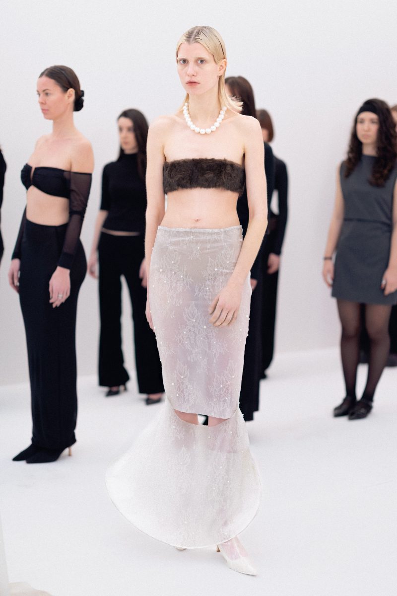 CRASH TEST FEMININITY: Beate Karlsson’s AVAVAV Fall/Winter 2026 at Milan Fashion Week Turns System Failure into Spectacle Vanity Teen 虚荣青年 Lifestyle & new faces magazine CRASH TEST FEMININITY: Beate Karlsson’s AVAVAV Fall/Winter 2026 at Milan Fashion Week Turns System Failure into Spectacle CRASH TEST FEMININITY: Beate Karlsson’s AVAVAV Fall/Winter 2026 at Milan Fashion Week Turns System Failure into Spectacle Vanity Teen 虚荣青年 Lifestyle & new faces magazine