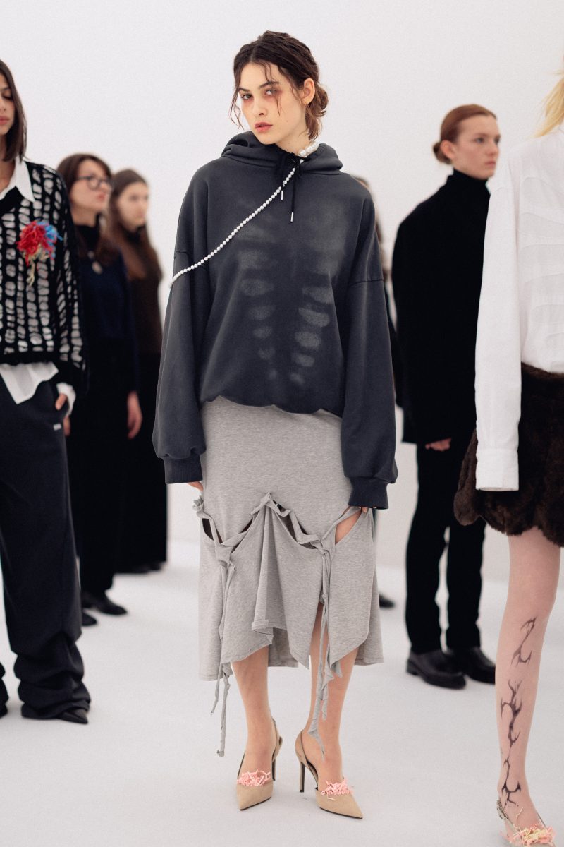 CRASH TEST FEMININITY: Beate Karlsson’s AVAVAV Fall/Winter 2026 at Milan Fashion Week Turns System Failure into Spectacle Vanity Teen 虚荣青年 Lifestyle & new faces magazine CRASH TEST FEMININITY: Beate Karlsson’s AVAVAV Fall/Winter 2026 at Milan Fashion Week Turns System Failure into Spectacle CRASH TEST FEMININITY: Beate Karlsson’s AVAVAV Fall/Winter 2026 at Milan Fashion Week Turns System Failure into Spectacle Vanity Teen 虚荣青年 Lifestyle & new faces magazine