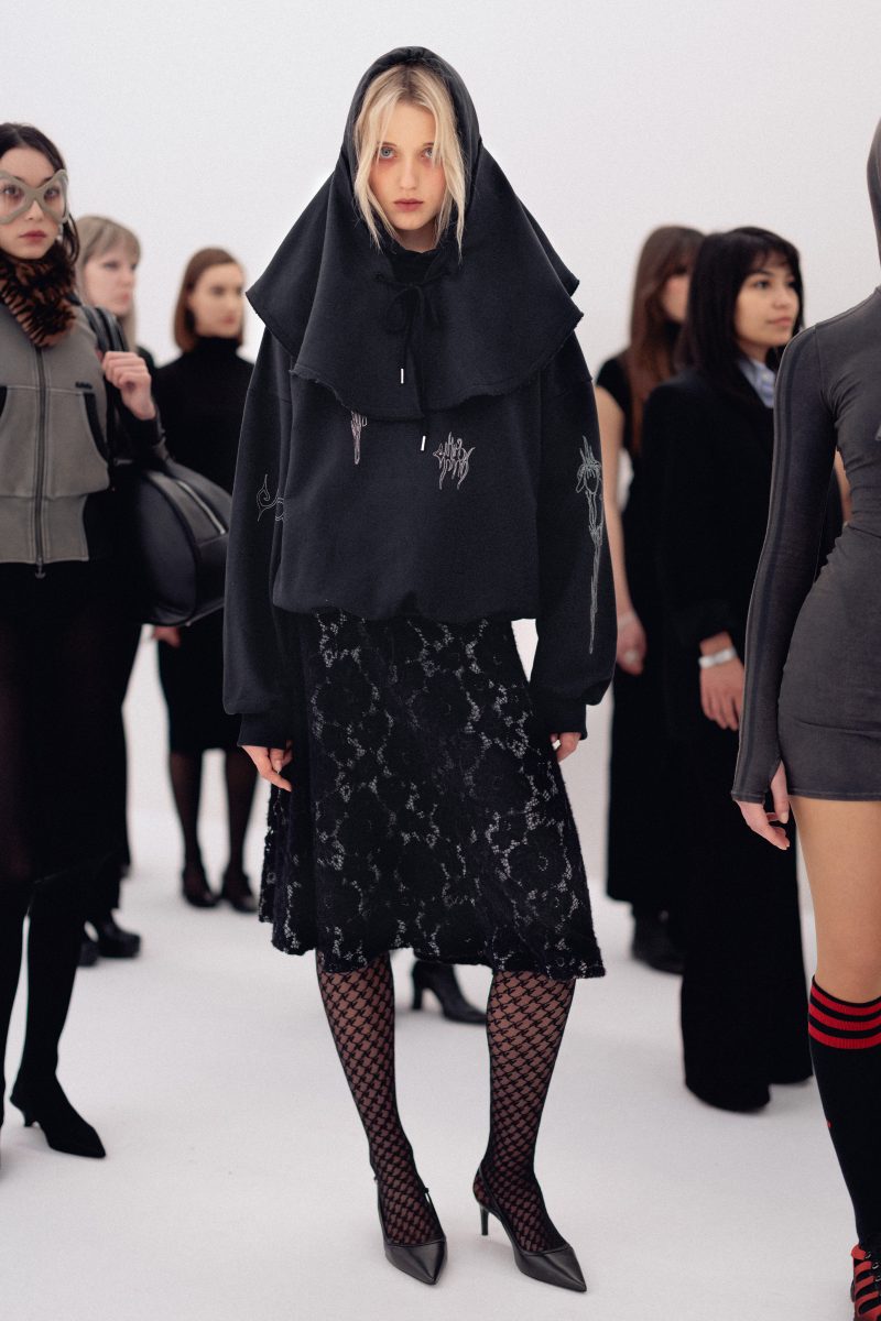 CRASH TEST FEMININITY: Beate Karlsson’s AVAVAV Fall/Winter 2026 at Milan Fashion Week Turns System Failure into Spectacle Vanity Teen 虚荣青年 Lifestyle & new faces magazine CRASH TEST FEMININITY: Beate Karlsson’s AVAVAV Fall/Winter 2026 at Milan Fashion Week Turns System Failure into Spectacle CRASH TEST FEMININITY: Beate Karlsson’s AVAVAV Fall/Winter 2026 at Milan Fashion Week Turns System Failure into Spectacle Vanity Teen 虚荣青年 Lifestyle & new faces magazine