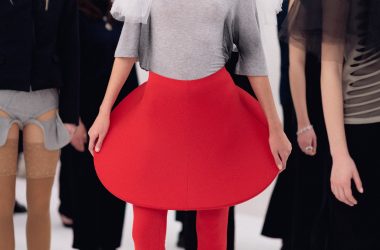 CRASH TEST FEMININITY: Beate Karlsson’s AVAVAV Fall/Winter 2026 at Milan Fashion Week Turns System Failure into Spectacle CRASH TEST FEMININITY: Beate Karlsson’s AVAVAV Fall/Winter 2026 at Milan Fashion Week Turns System Failure into Spectacle Vanity Teen 虚荣青年 Lifestyle & new faces magazine