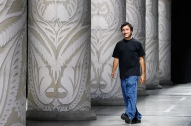 ETRO on the Edge: A New Era Unfolds ETRO on the Edge: A New Era Unfolds Vanity Teen 虚荣青年 Lifestyle & new faces magazine