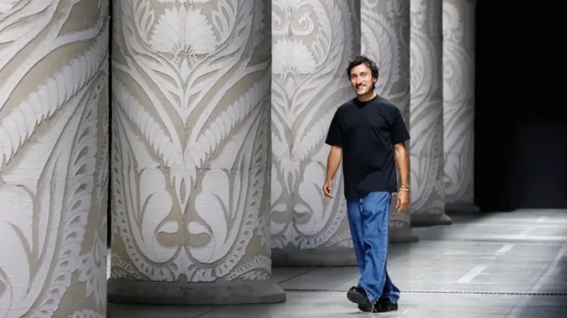 ETRO on the Edge: A New Era Unfolds ETRO on the Edge: A New Era Unfolds Vanity Teen 虚荣青年 Lifestyle & new faces magazine