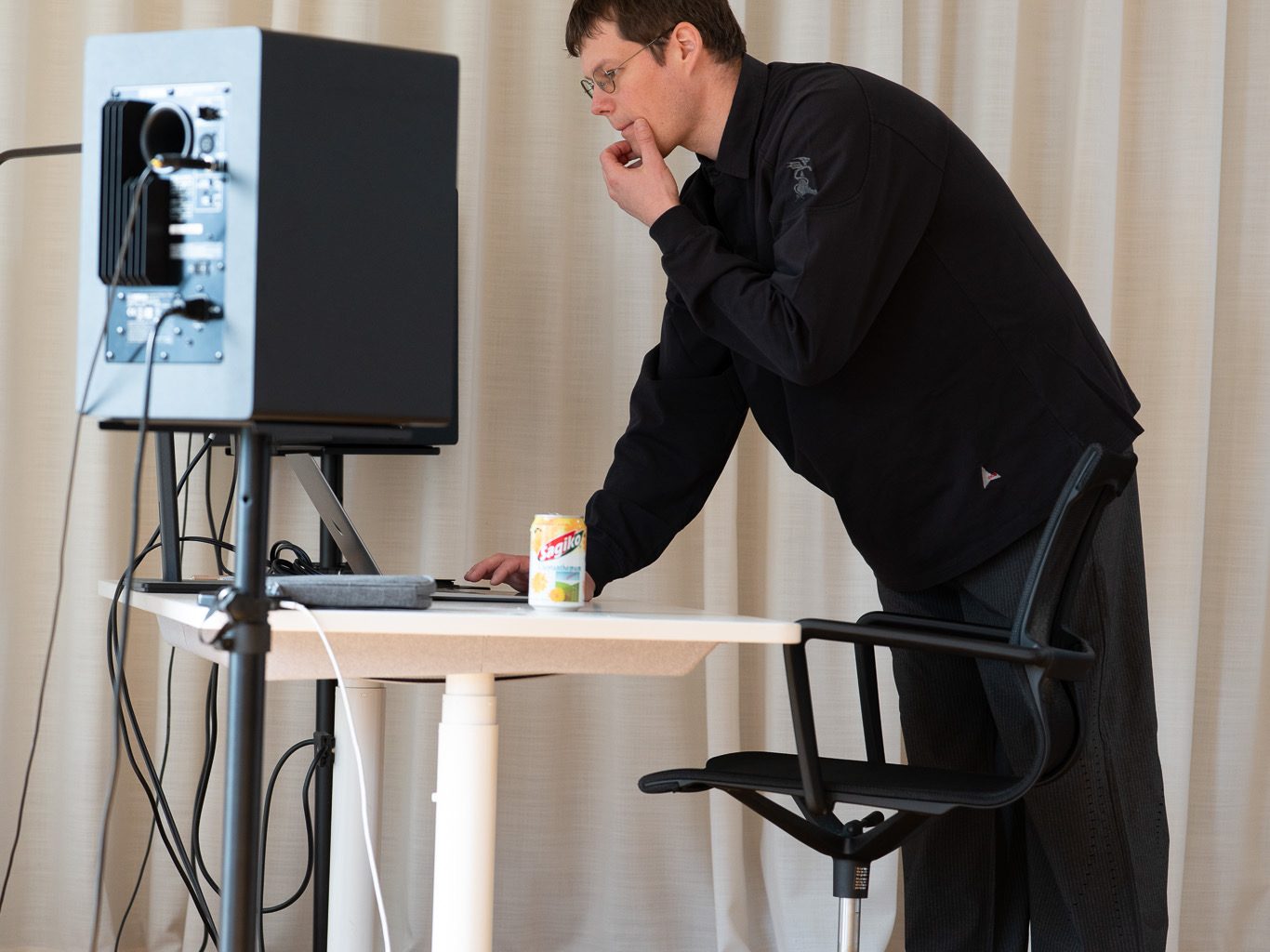 ROA ENTERS THE FREQUENCY OF JAN VORISEK Vanity Teen 虚荣青年 Lifestyle & new faces magazine ROA ENTERS THE FREQUENCY OF JAN VORISEK ROA ENTERS THE FREQUENCY OF JAN VORISEK Vanity Teen 虚荣青年 Lifestyle & new faces magazine