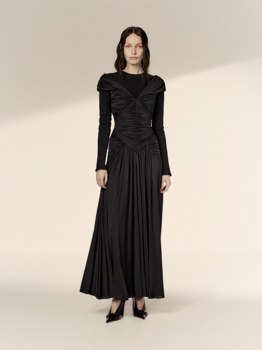 On Our Radar: Maison ArdAzAei’s Folded Sea Surfaces in a Sculptural, Subversive Prêt-à-Porter On Our Radar: Maison ArdAzAei’s Folded Sea Surfaces in a Sculptural, Subversive Prêt-à-Porter Vanity Teen 虚荣青年 Lifestyle & new faces magazine