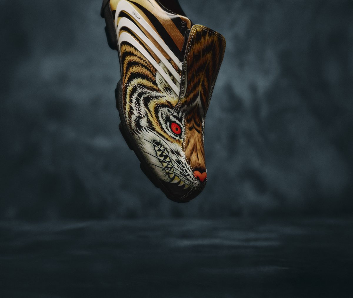 Where Myth Meets Football: Y-3 F50 TUNIT Returns to Dominate the Streets and the Pitch Where Myth Meets Football: Y-3 F50 TUNIT Returns to Dominate the Streets and the Pitch Vanity Teen 虚荣青年 Lifestyle & new faces magazine