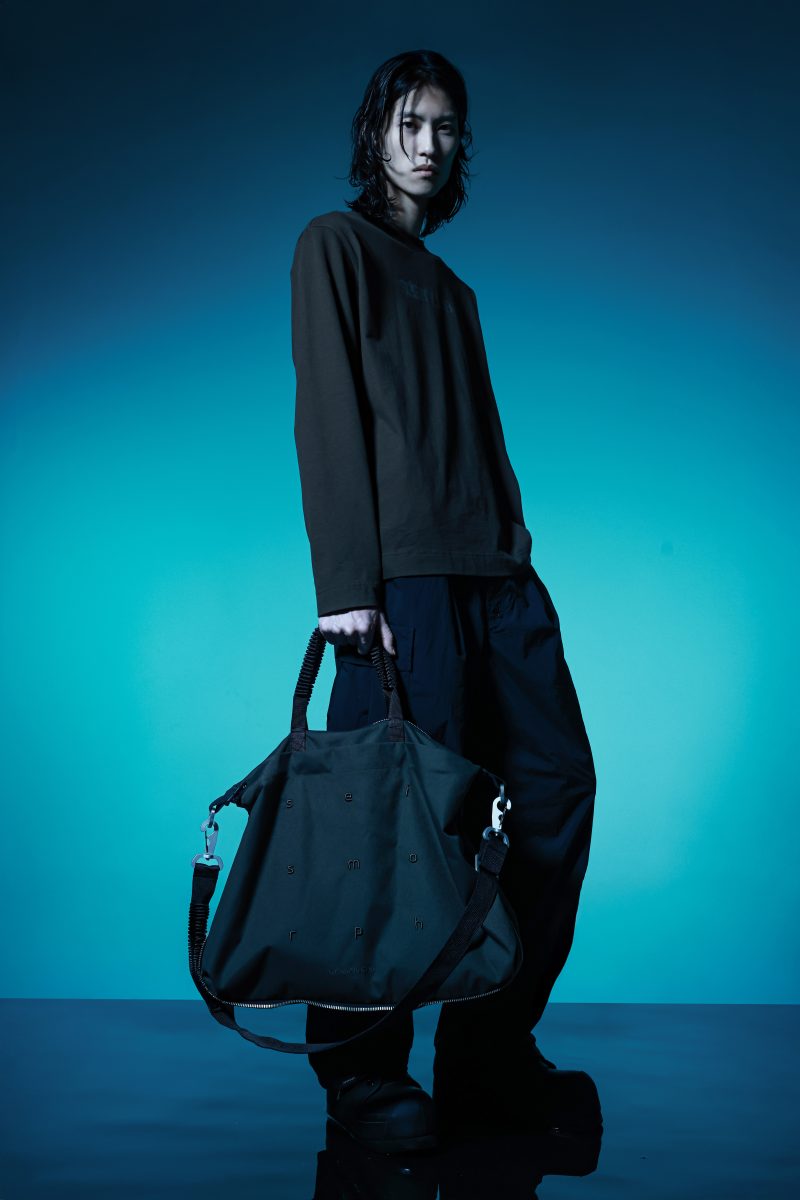 KRAKATAU Moves the City: SS2026 Is Built for the Rhythm of Urban Life Vanity Teen 虚荣青年 Lifestyle & new faces magazine KRAKATAU Moves the City: SS2026 Is Built for the Rhythm of Urban Life KRAKATAU Moves the City: SS2026 Is Built for the Rhythm of Urban Life Vanity Teen 虚荣青年 Lifestyle & new faces magazine