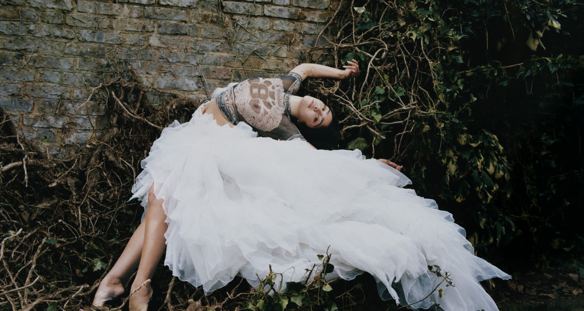 OTTOLINGER’S “GIRLFRIEND” IS NOT A MOOD — IT’S A SURVIVAL STRATEGY OTTOLINGER’S “GIRLFRIEND” IS NOT A MOOD — IT’S A SURVIVAL STRATEGY Vanity Teen 虚荣青年 Lifestyle & new faces magazine