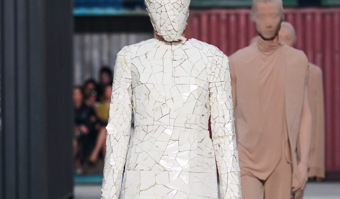 Maison Margiela Folders | Fall Winter 2026 Collection in Shanghai Maison Margiela Folders | Fall Winter 2026 Collection in Shanghai Vanity Teen 虚荣青年 Lifestyle & new faces magazine